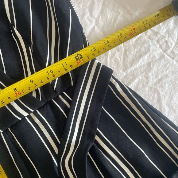 H&M Black and White Striped V-Neck Jumpsuit with Attached Belt Size 2 - Picture 4 of 10